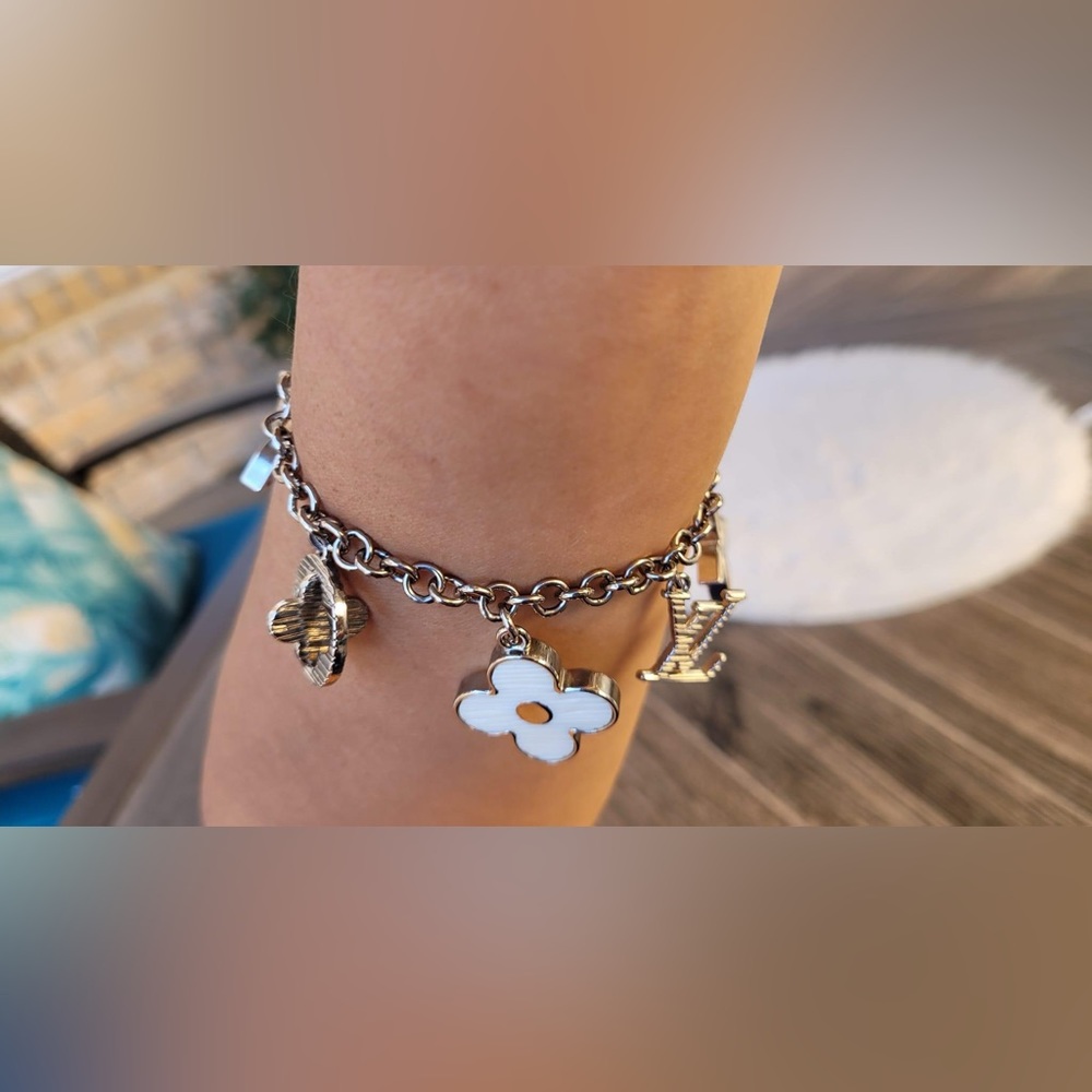 Silver Fleur D'Epi Chain Bag Charm - Picture 5 of 12
